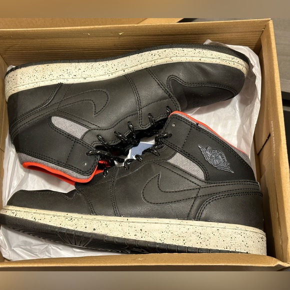 Nike size 6 youth. - Picture 2 of 4